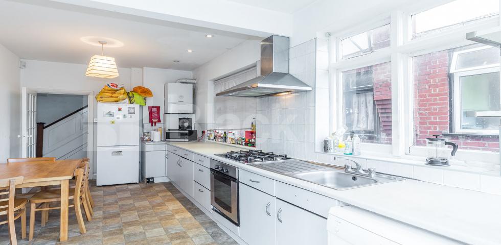 			APS School Catchment!, 5 Bedroom, 1 bath, 1 reception House			 Durnsford Road, Muswell Hill