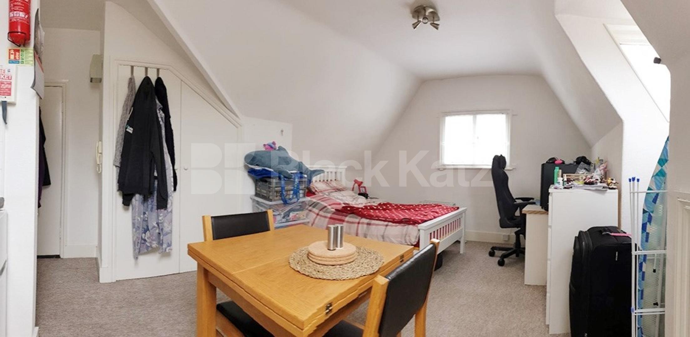 			Beautiful Period Conversion !, Studio Apartment, 1 bath, 1 reception Flat			 Avenue Road, Highgate