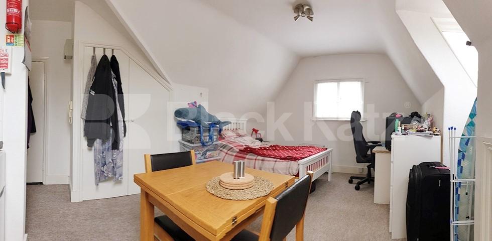 			Beautiful Period Conversion !, Studio Apartment, 1 bath, 1 reception Flat			 Avenue Road, Highgate