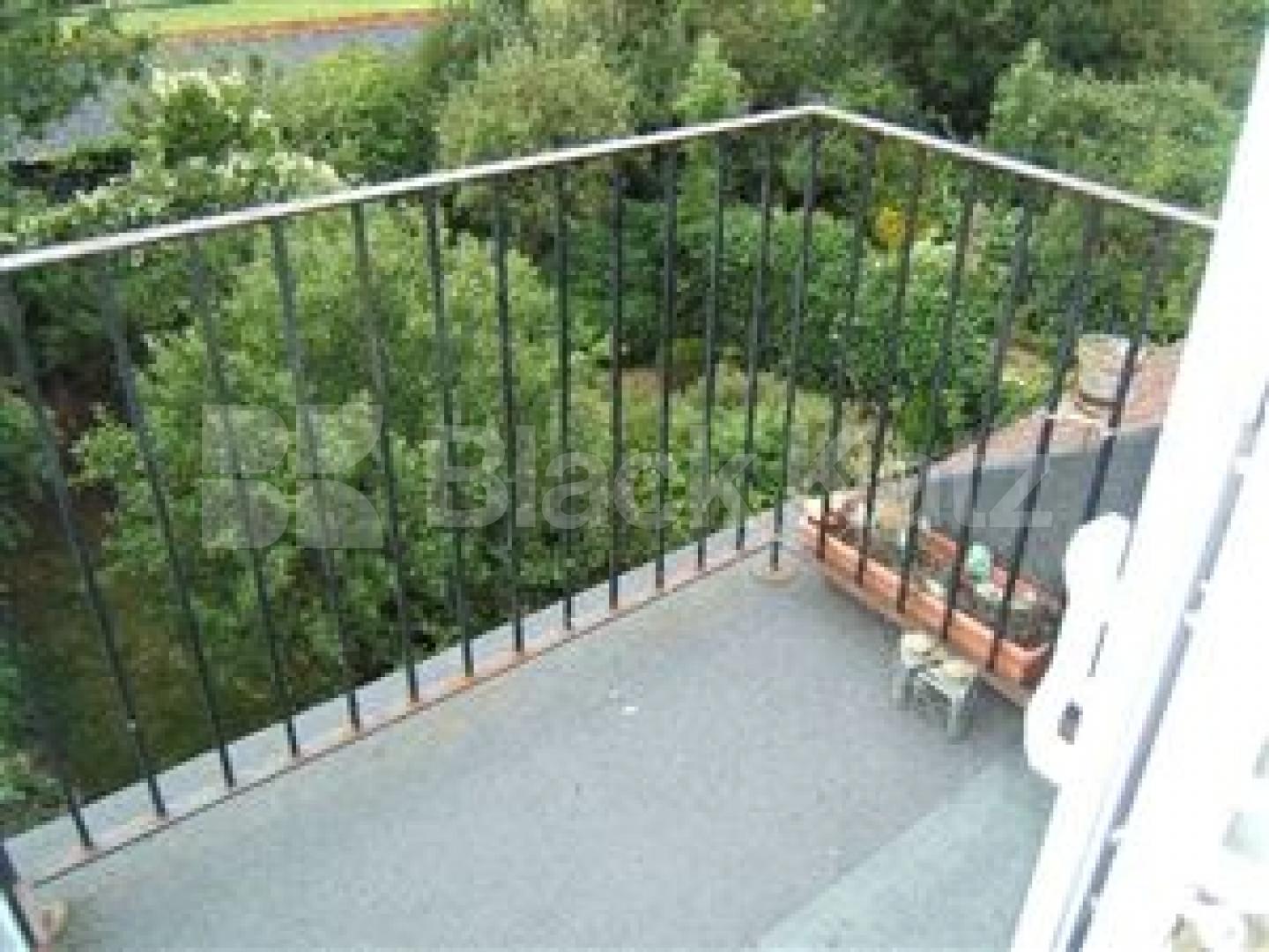 			2 Bedroom, 1 bath, 1 reception Flat			 Kings Avenue, MUSWELL HILL