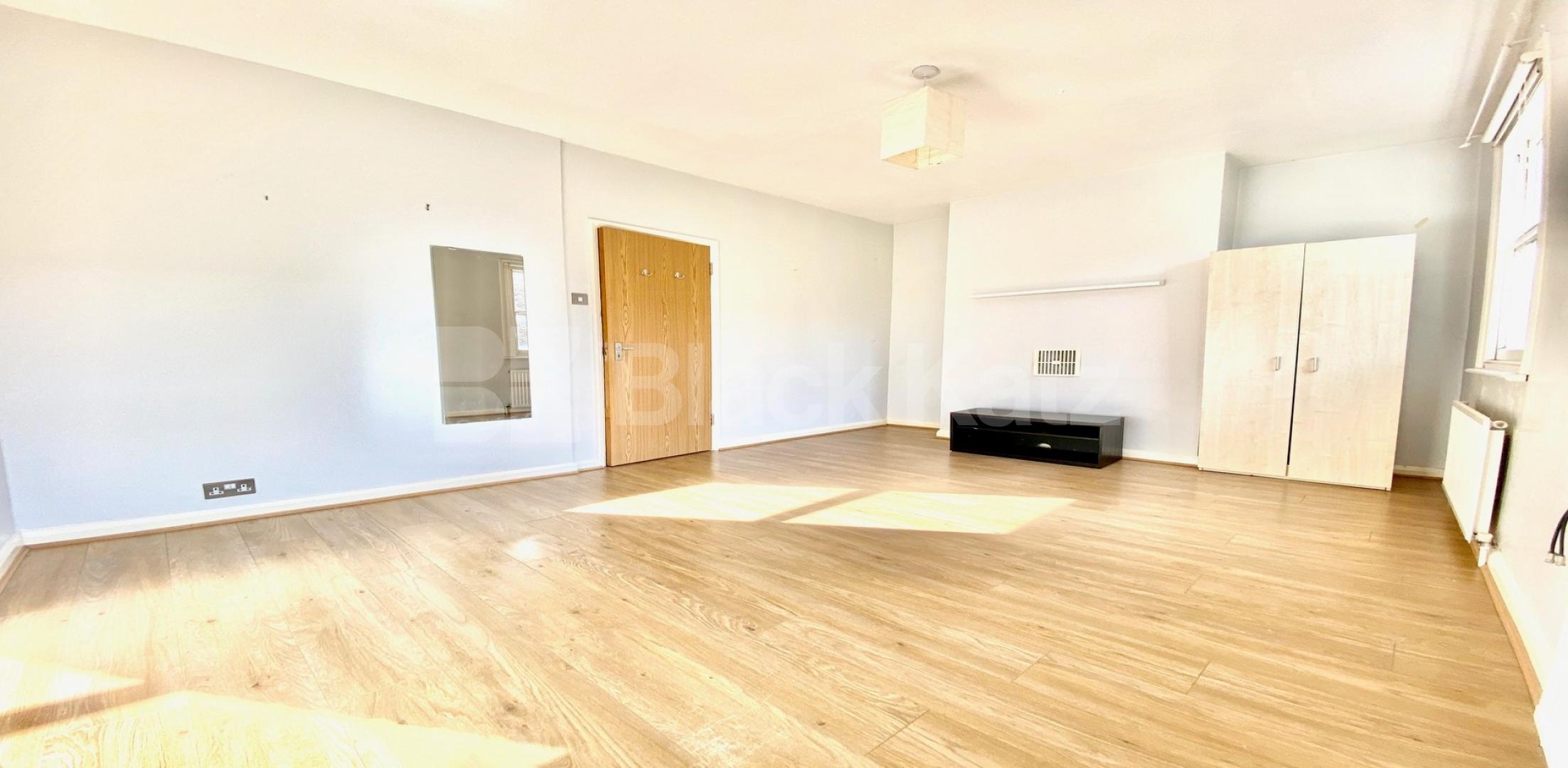 			VIRTUAL TOUR AVAILABLE!, 2 Bedroom, 1 bath, 1 reception Flat			 CHAPEL MARKET N1, ANGEL