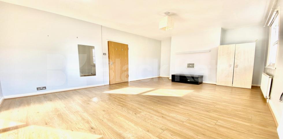 			VIRTUAL TOUR AVAILABLE!, 2 Bedroom, 1 bath, 1 reception Flat			 CHAPEL MARKET N1, ANGEL