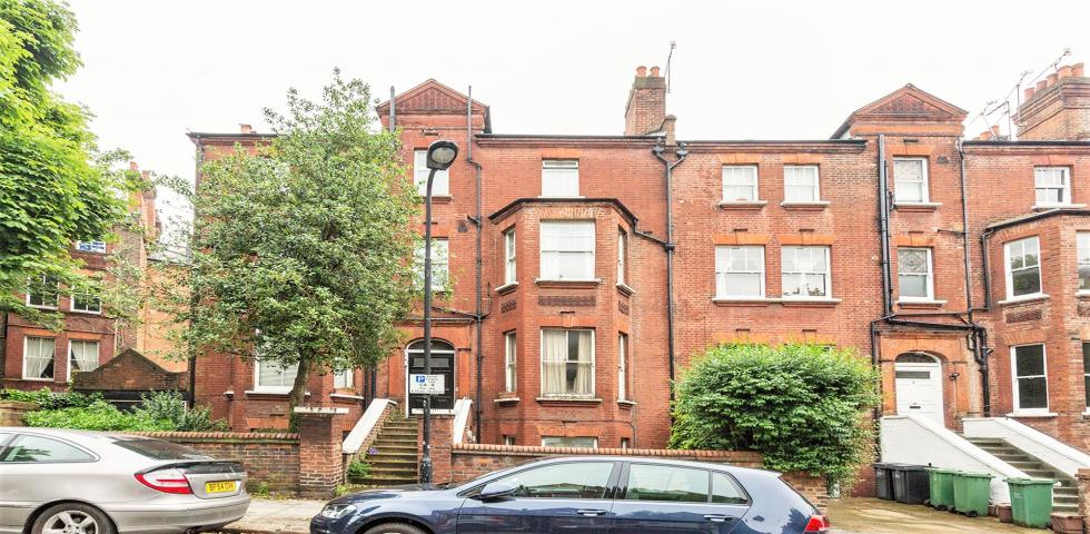 			2 Bedroom, 2 bath, 1 reception Flat			 Greencroft Gardens, West Hampstead