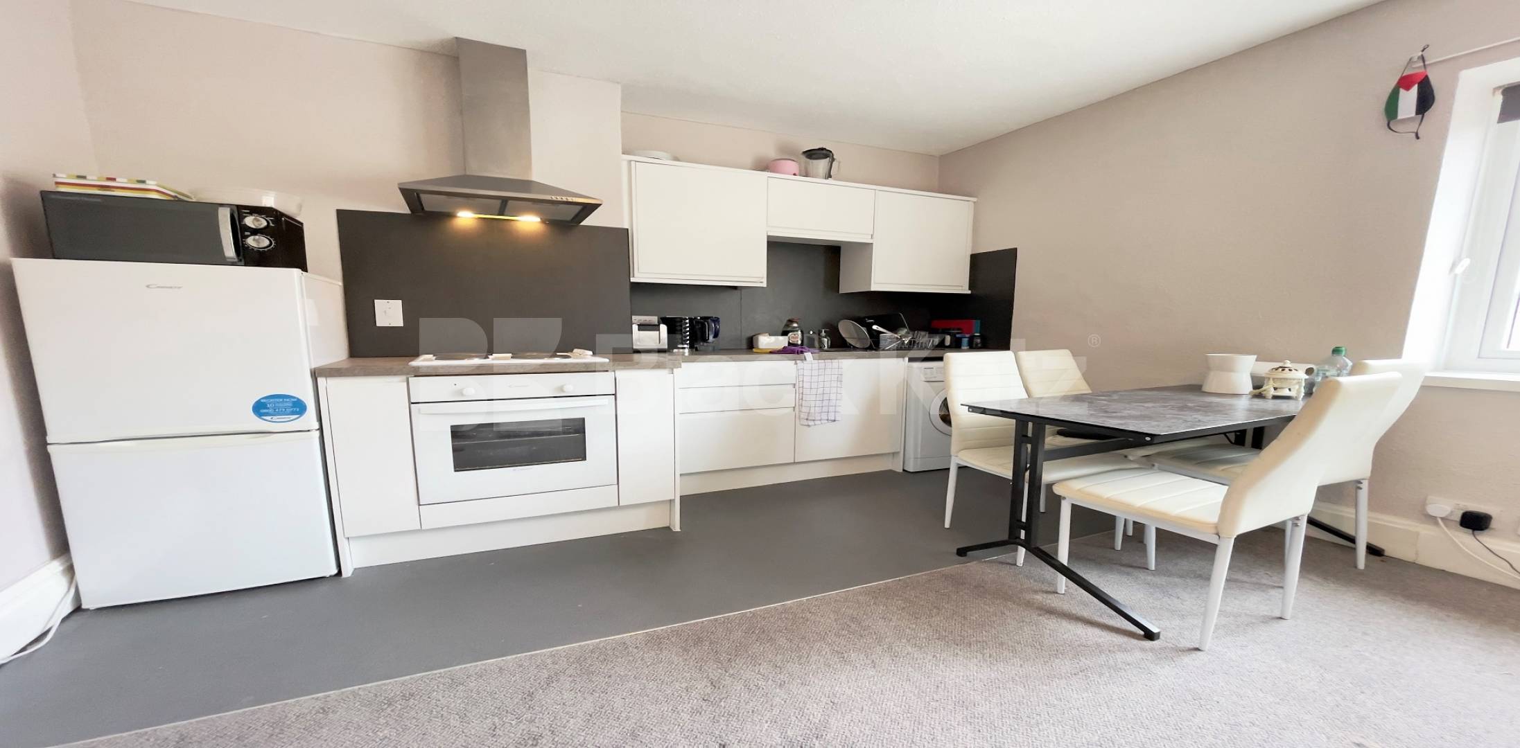 Superbly located Vicarage conversion recently redecorated throughout. Porlock Street, London Bridge