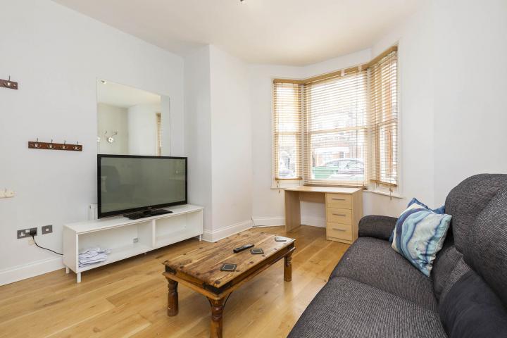 Modern Split Level Apartment Agamemnon Road, West Hampstead
