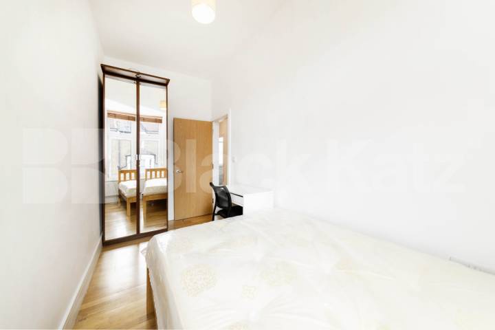 Located on the sought-after Charteris Road in the heart of Queens Park, this beautifully redecorated two-bedroom, two-bathroom apartment offers stylish and contemporary living.The property features two generous double bedrooms, both with space for de Charteris Road, Queens Park, NW6,  London