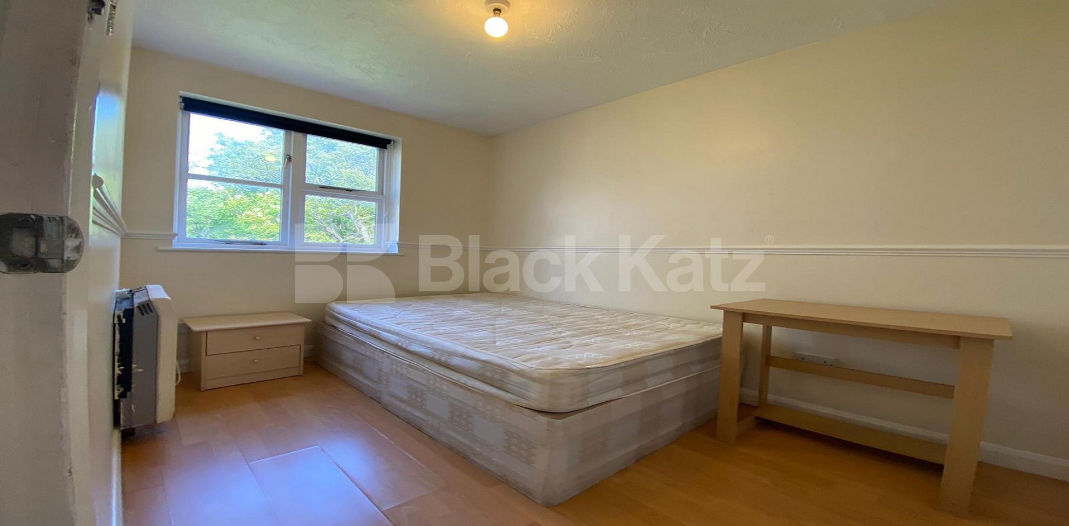 			LET, 2 Bedroom, 2 bath, 1 reception Apartment			 Bushwood Drive , Bermondsey 