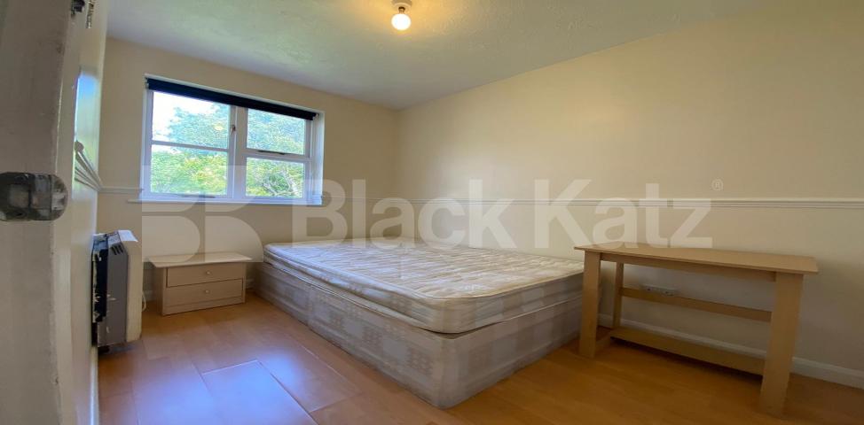 			LET, 2 Bedroom, 2 bath, 1 reception Apartment			 Bushwood Drive , Bermondsey 