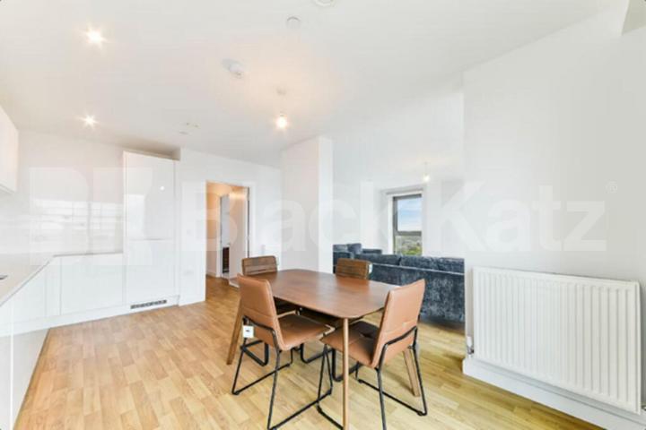 Luxury 2 Bed Apartment in Aster Apts N15 with Gym & Concierge Seven Sisters Road, Seven Sisters
