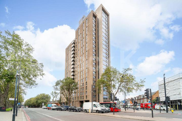 Luxury 2 Bed Apartment in Aster Apts N15 with Gym & Concierge Seven Sisters Road, Seven Sisters