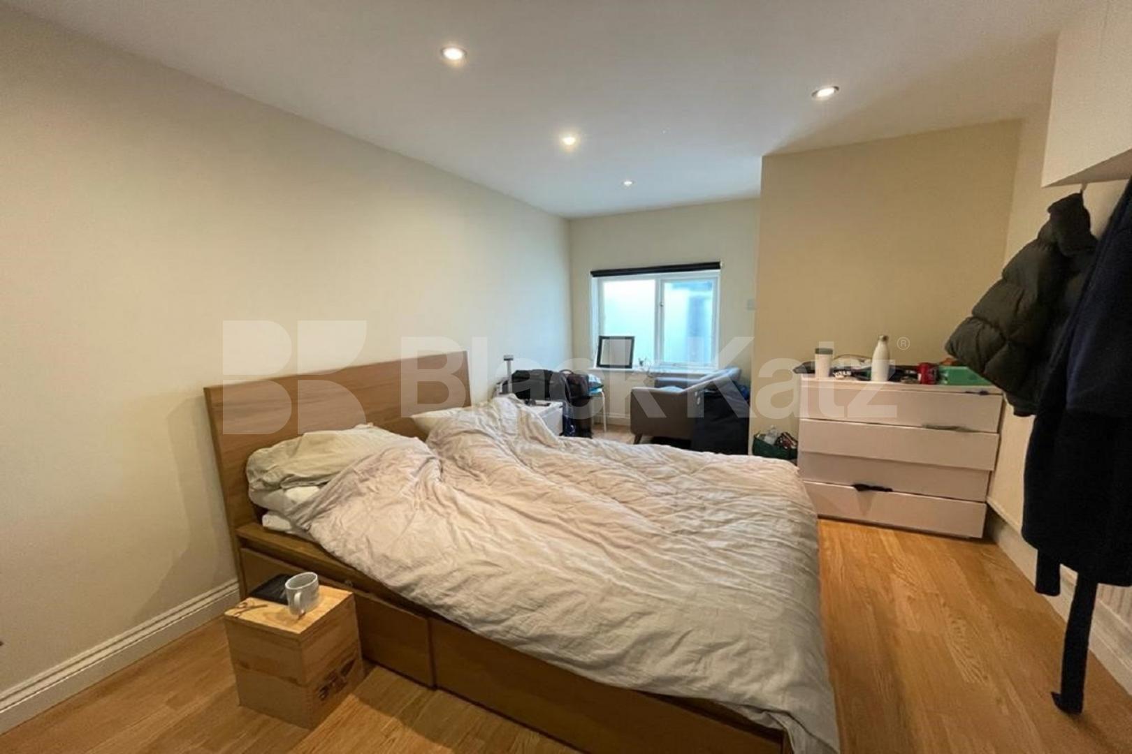 Flooded with natural light with 1050 Sq.,Ft of living & entertaining space Walworth Road, Elephant and Castle