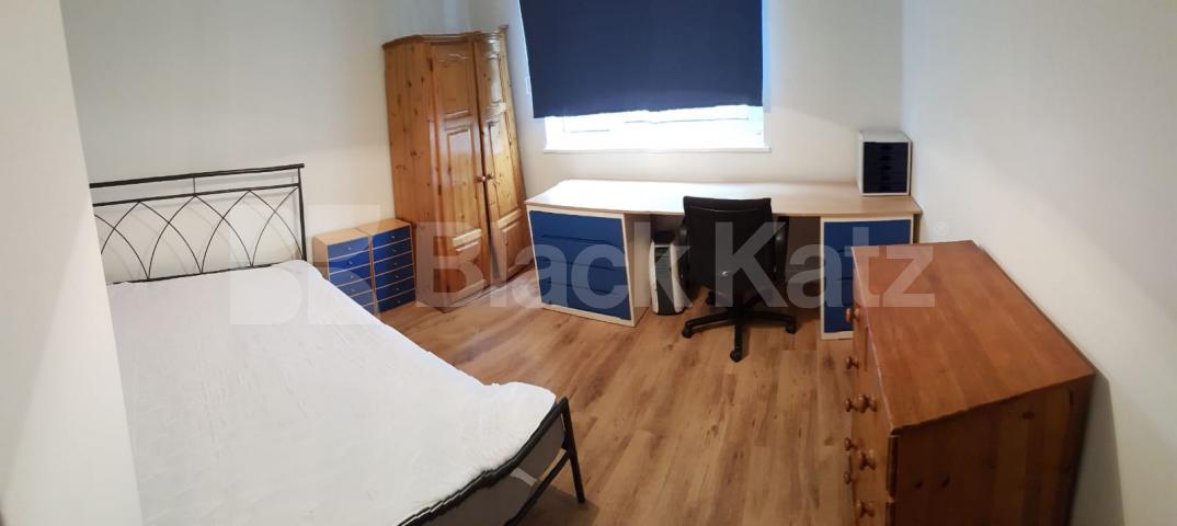 			NEW INSTRUCTION  (Includes water rates and broadband)., 4 Bedroom, 1 bath, 1 reception Maisonette			 Yaldham House Old Kent Road, Borough SE1