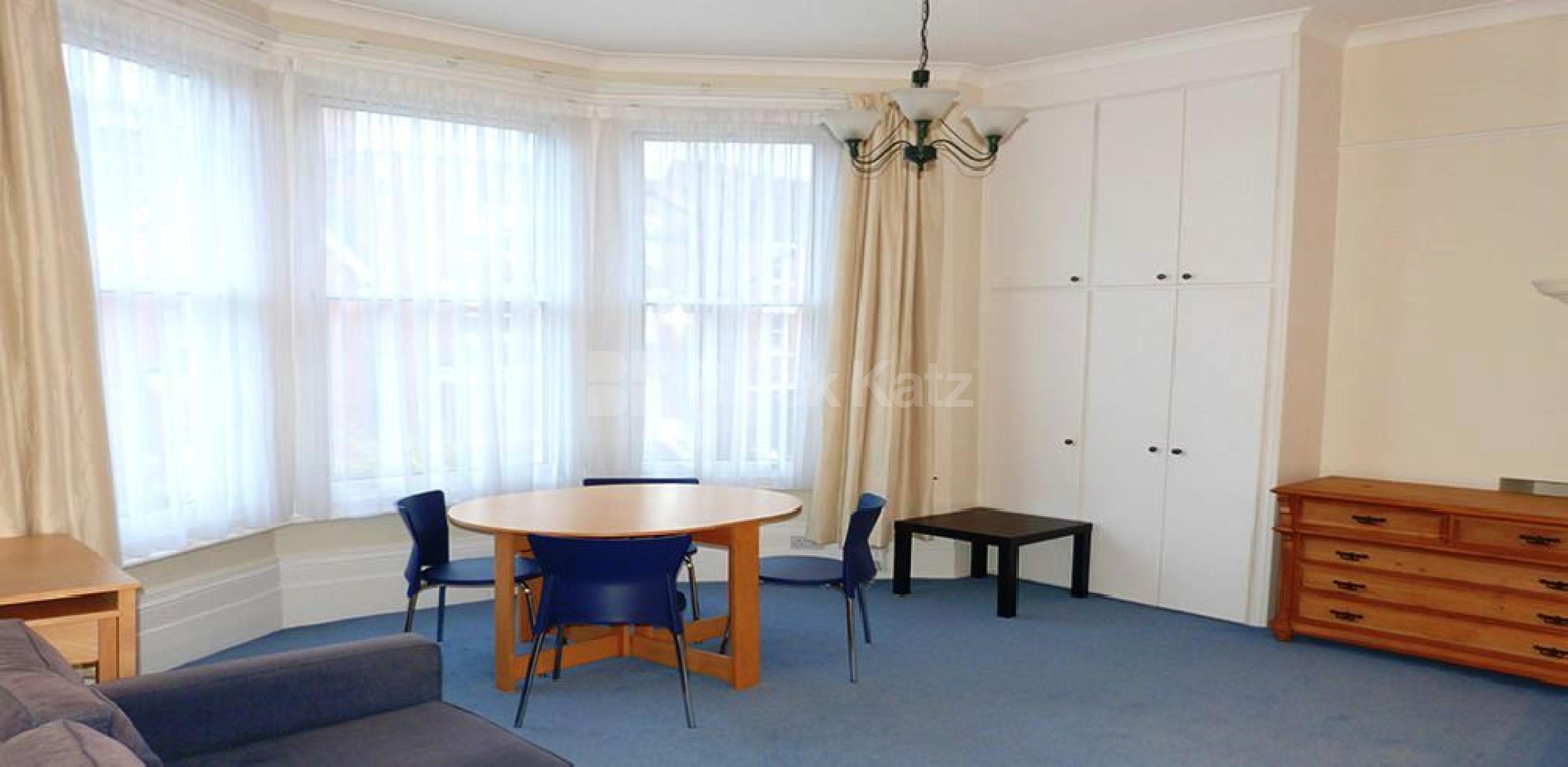 			STUNNING LOCATION BY HEATH!, 1 Bedroom, 1 bath, 1 reception Flat			 Parliament Hill, HAMPSTEAD HEATH NW3
