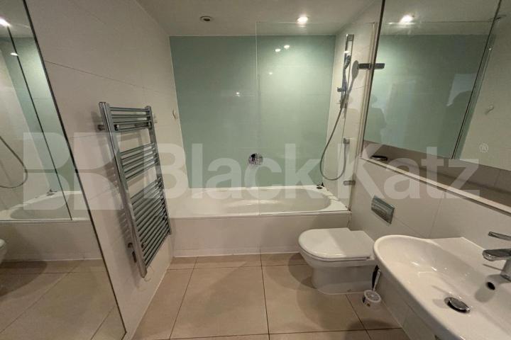 Located on the 18th Floor of this Iconic Tower with Stunning Views Strata, Walworth Road, Elephant and Castle