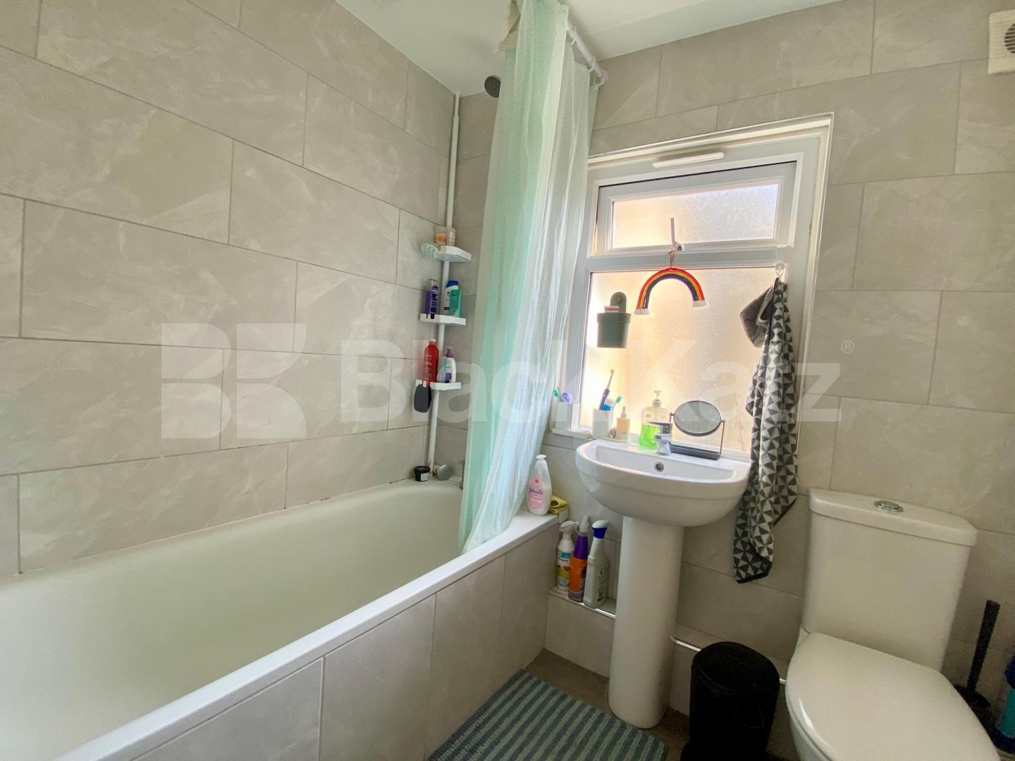 Superbly located three double bedroomed apartment  Walworth Road, Elephant and Castle