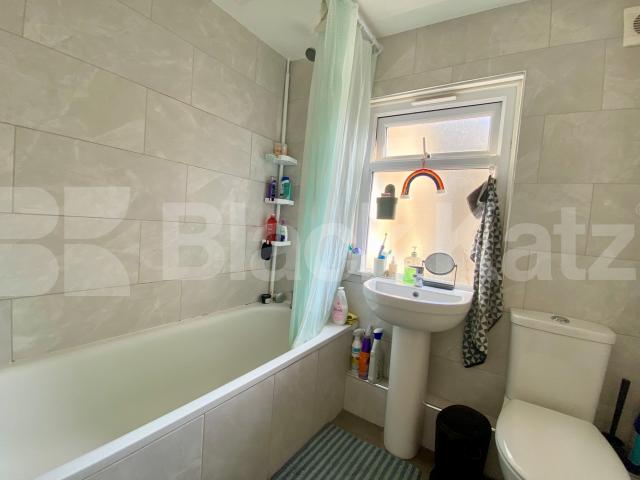 Superbly located three double bedroomed apartment  Walworth Road, Elephant and Castle