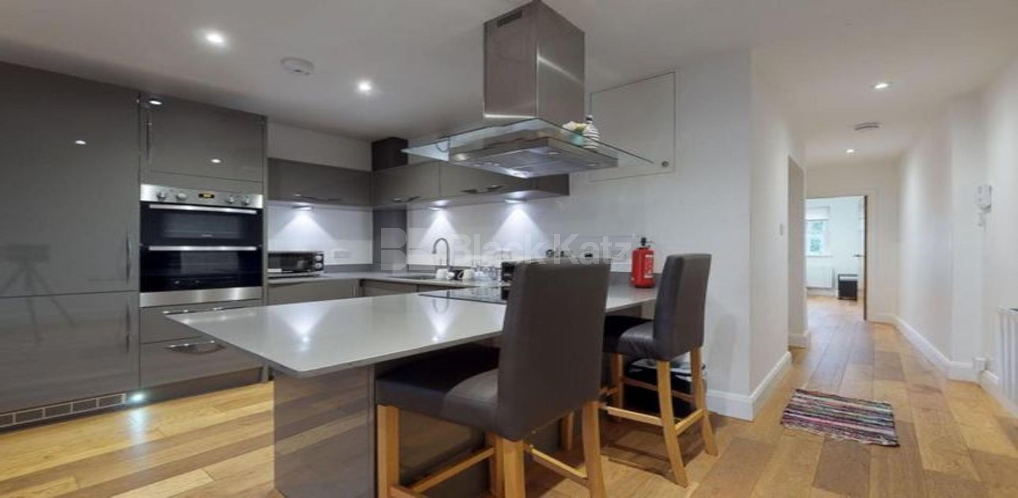 			ZONE 1 LOCATION, 1 Bedroom, 1 bath, 1 reception Apartment			 Kings Cross Road, KINGS CROSS  WC1X