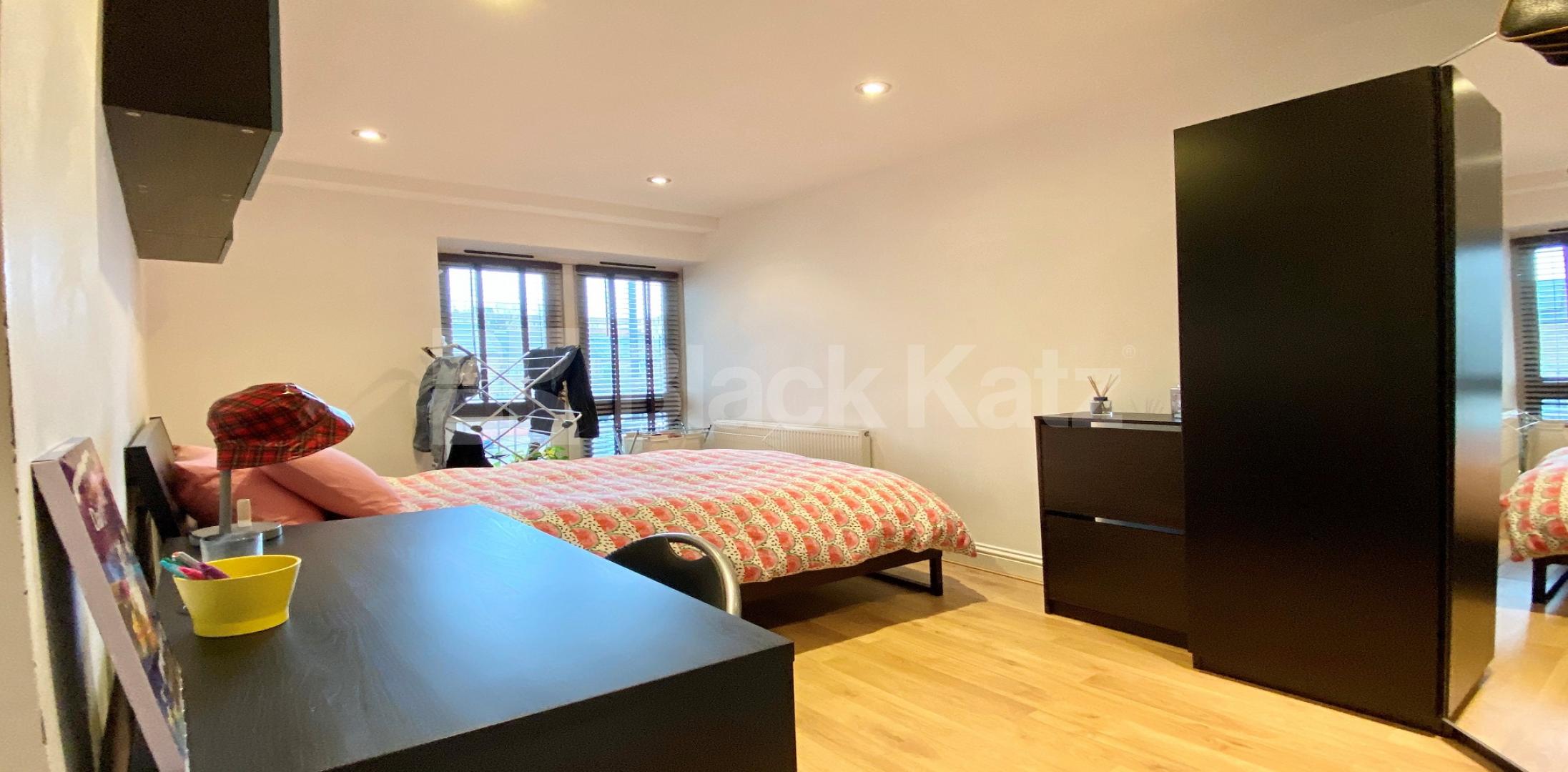 			LET , 3 Bedroom, 1 bath, 1 reception Apartment			 The Aspect, Deverell Street , London Bridge/ Borough 