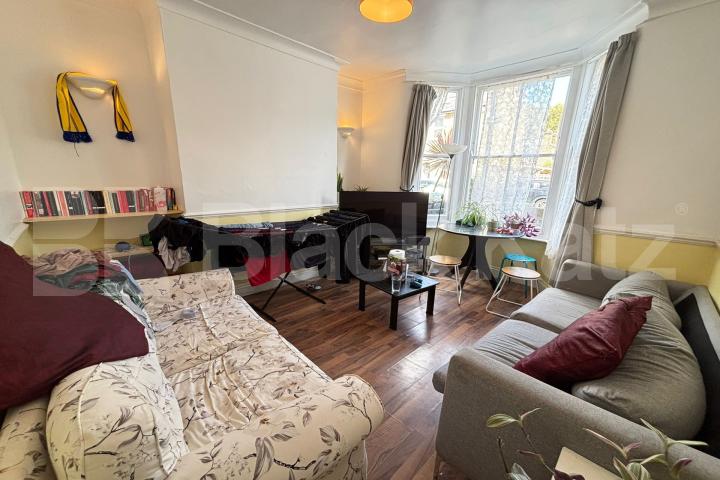 Period house with two bathrooms & patio garden  Trundleys Road , Surrey Quays