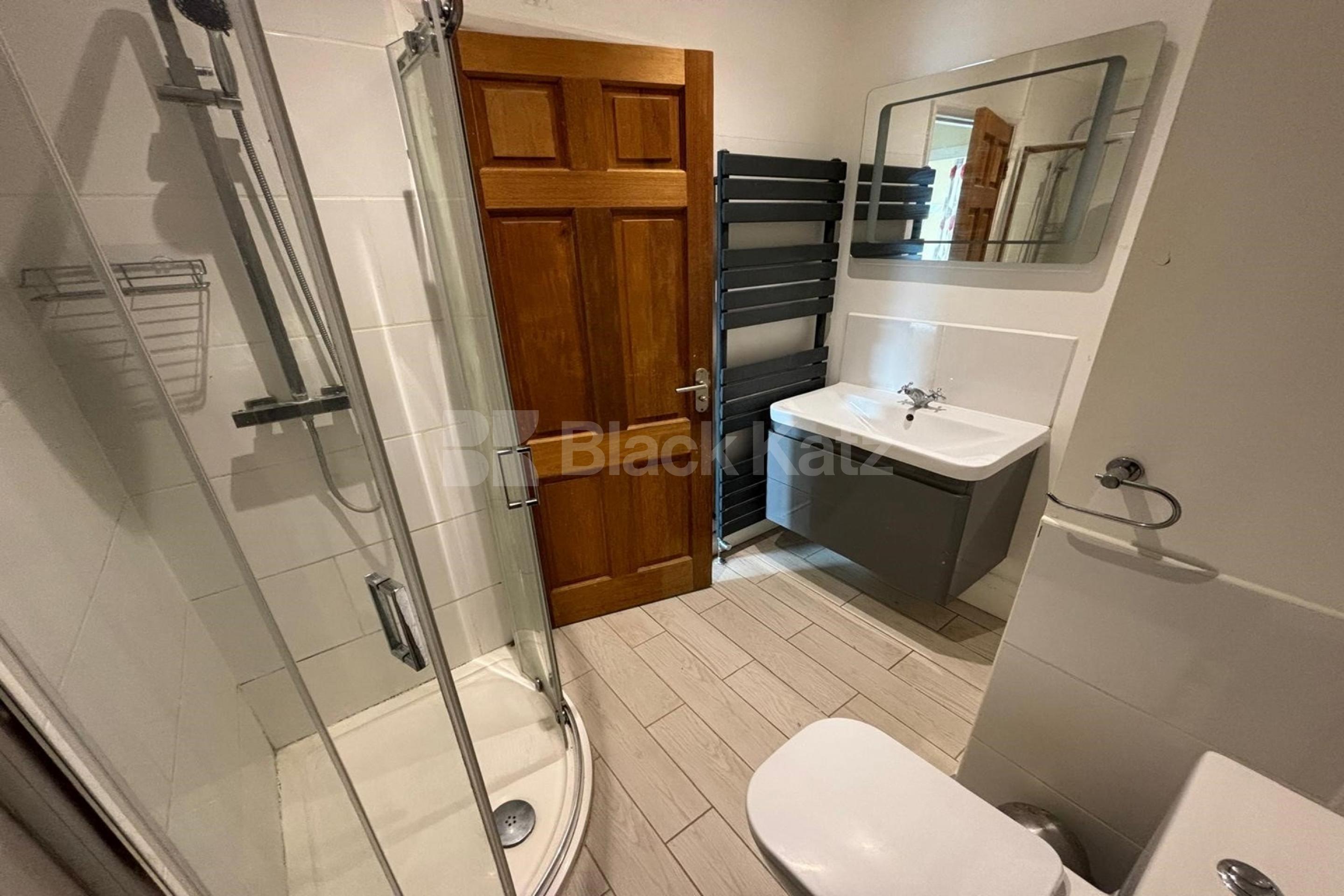 Offering 1235 Sq.Ft.of living space with charming garden & extra study room Charleston street , Elephant and Castle SE17