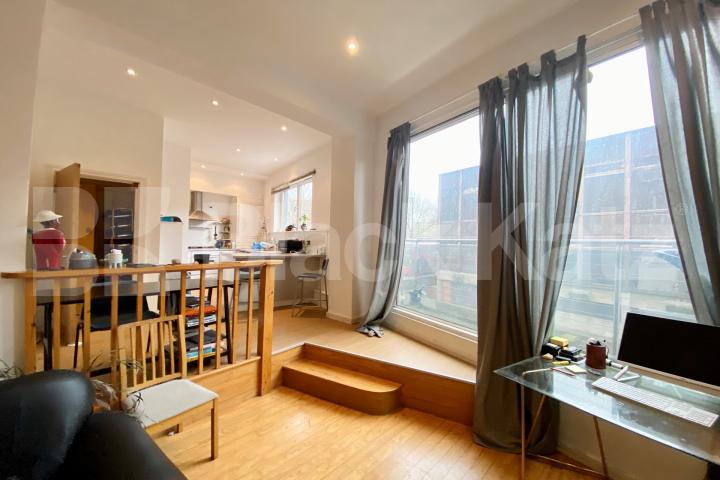 Superbly located & offering 528 Sq. Ft. of living & entertaining space  Newington Causeway, Borough