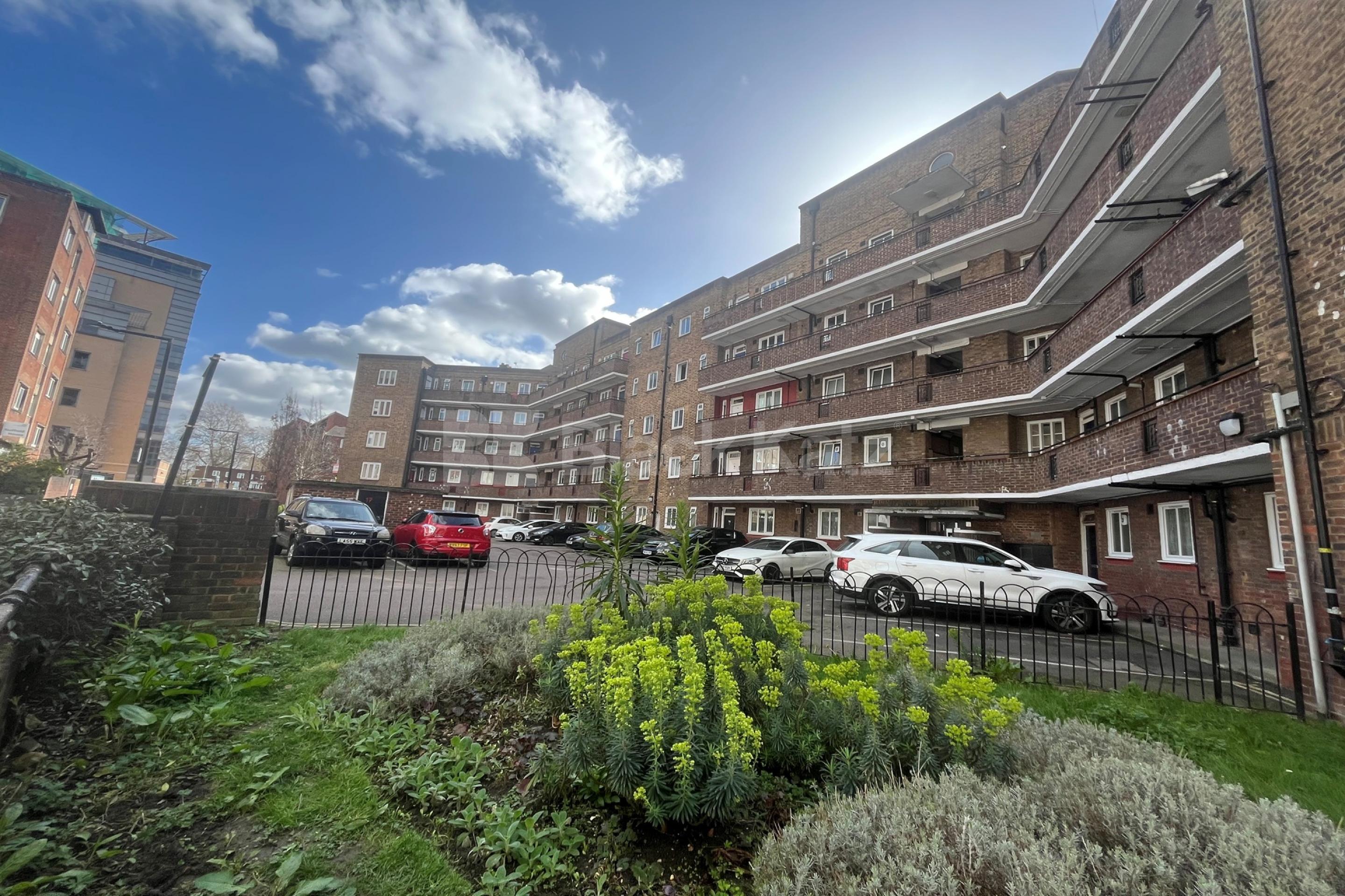 Generous apartment in Tabard Gardens over looking The Shard  Newcomen Street, London Bridge SE1