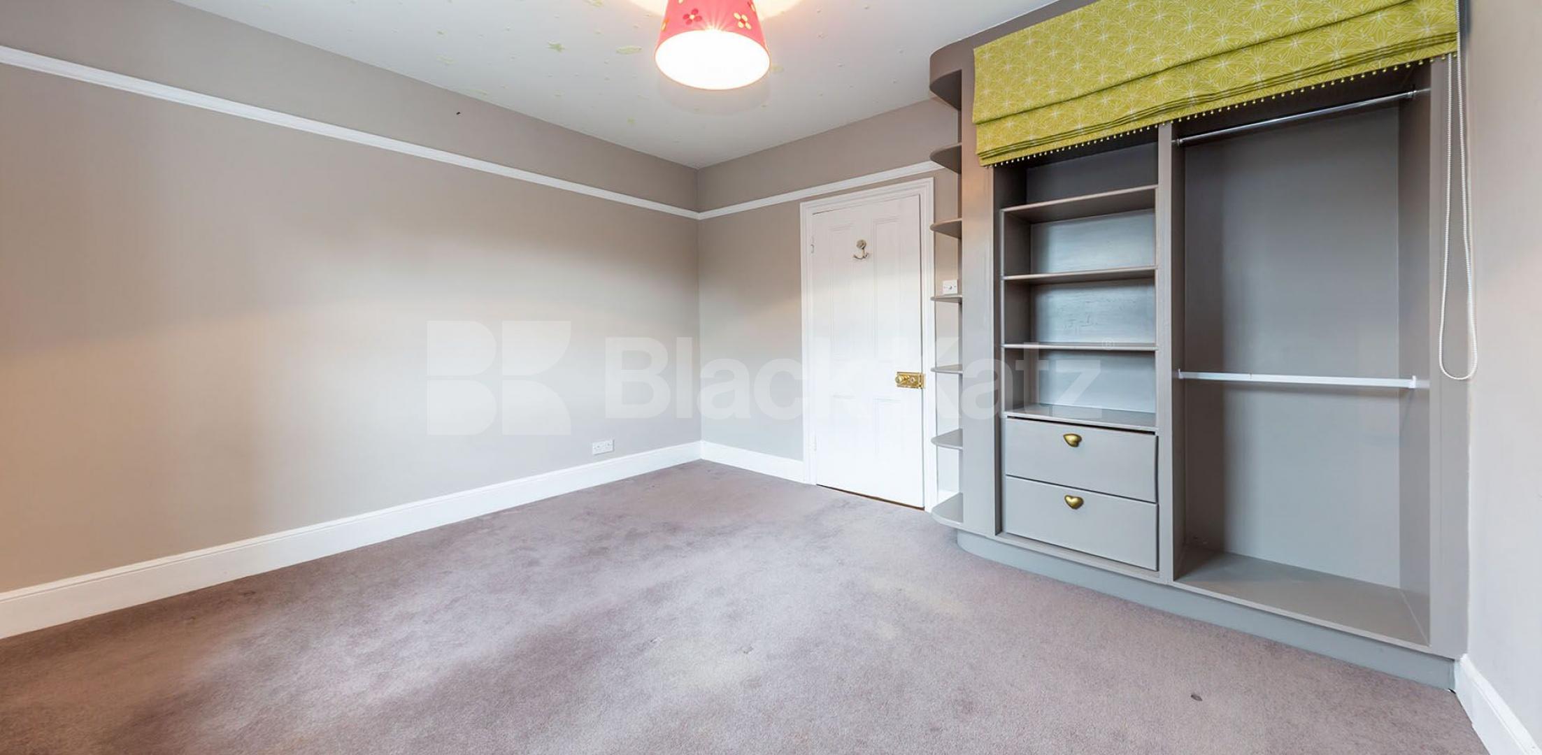 			WHOLE HOUSE WITH A GARDEN, 4 Bedroom, 1 bath, 1 reception House			 Chase Side, Enfield