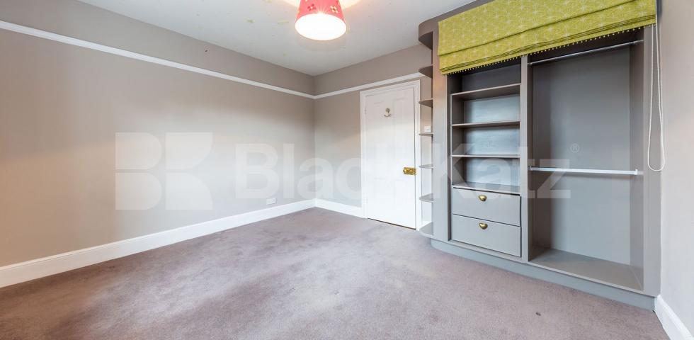 			WHOLE HOUSE WITH A GARDEN, 4 Bedroom, 1 bath, 1 reception House			 Chase Side, Enfield