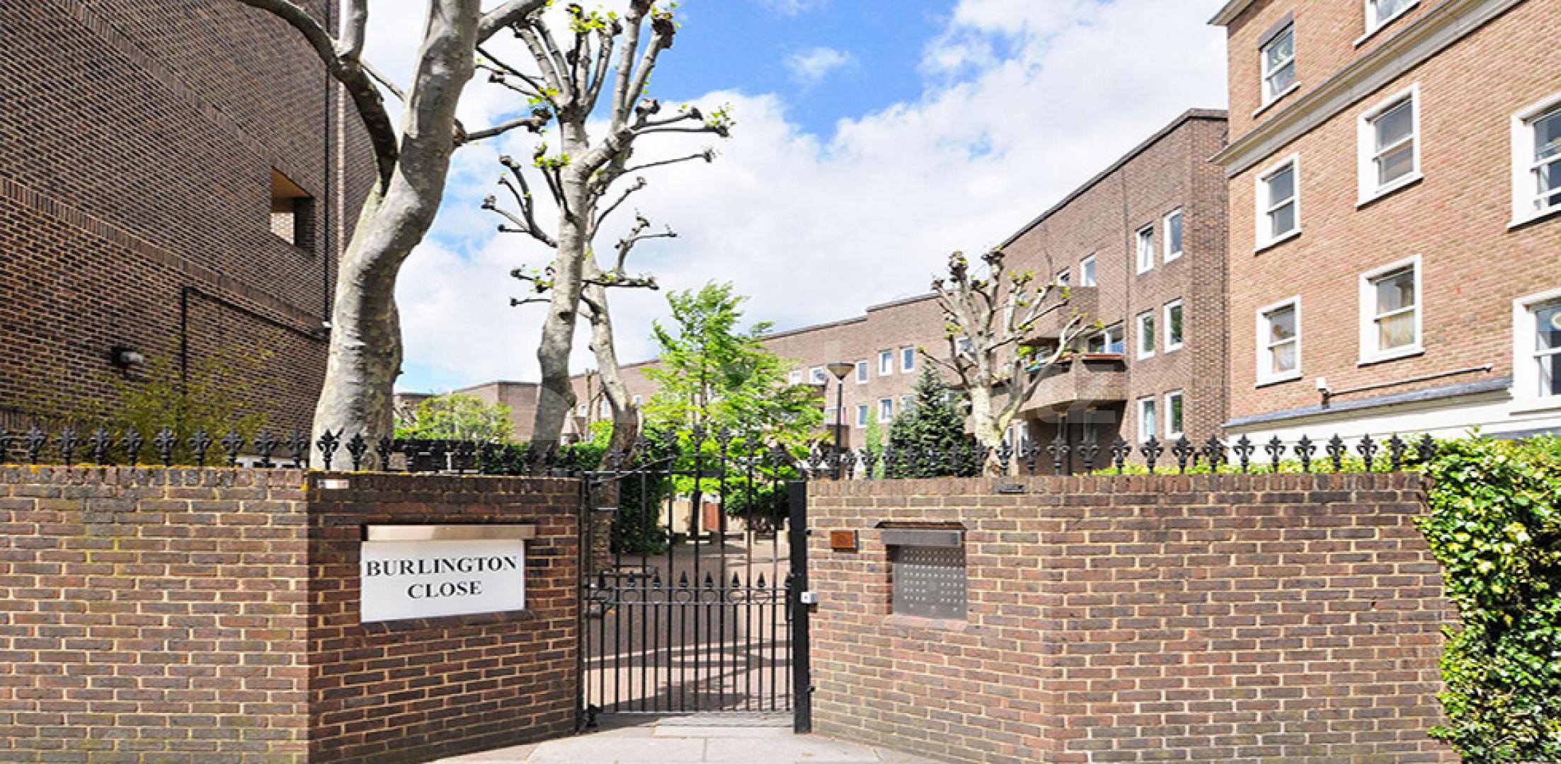 			SPACIOUS 3 BED WITH GARDEN!, 3 Bedroom, 1 bath, 1 reception Flat			 Burlington Close , Westbourne Park - Maida Vale