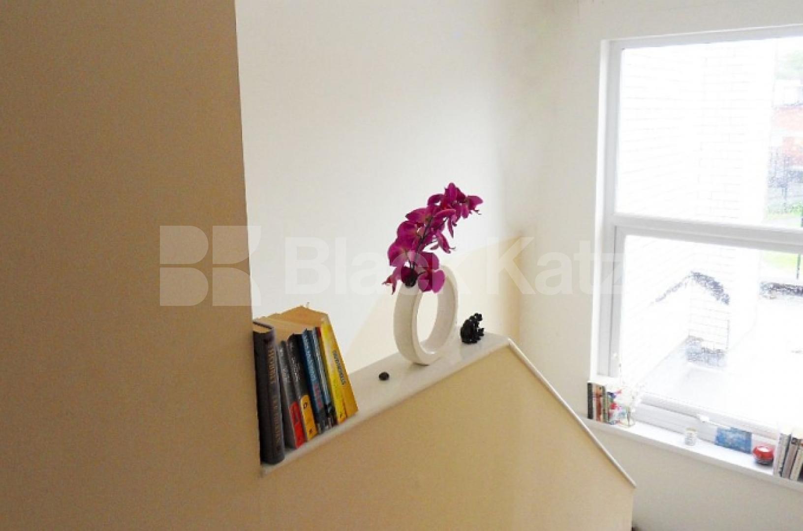 			1 Bedroom, 1 bath, 1 reception Flat			 High Street Hornsey, HORNSEY