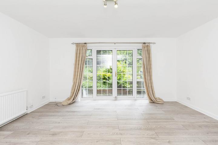 Newly decorated, new carpets, big rooms and access to a communal garden Stanhope Road, Highgate 