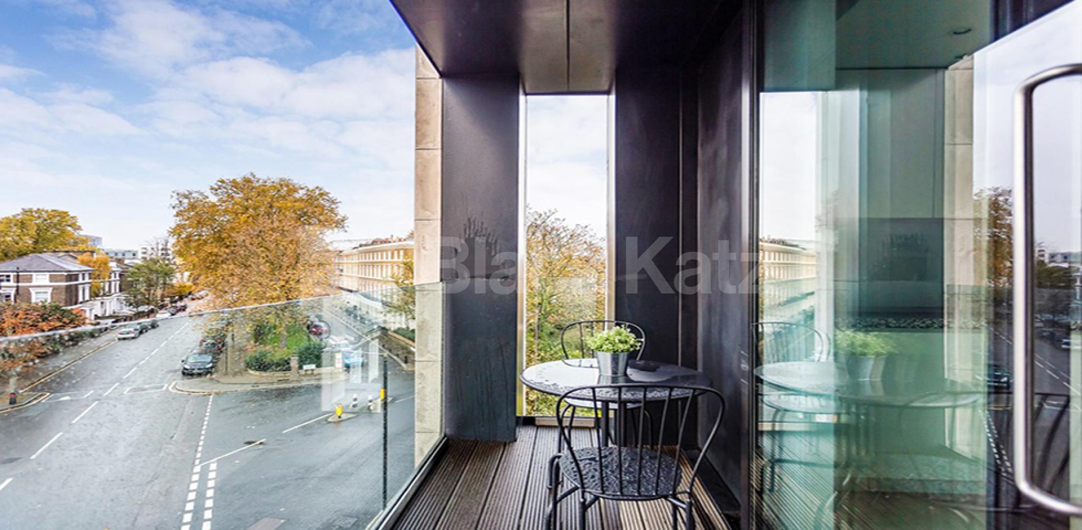 			MINS TO REGENTS PARK!, 2 Bedroom, 1 bath, 1 reception Flat			 Oval Road, REGENTS PARK