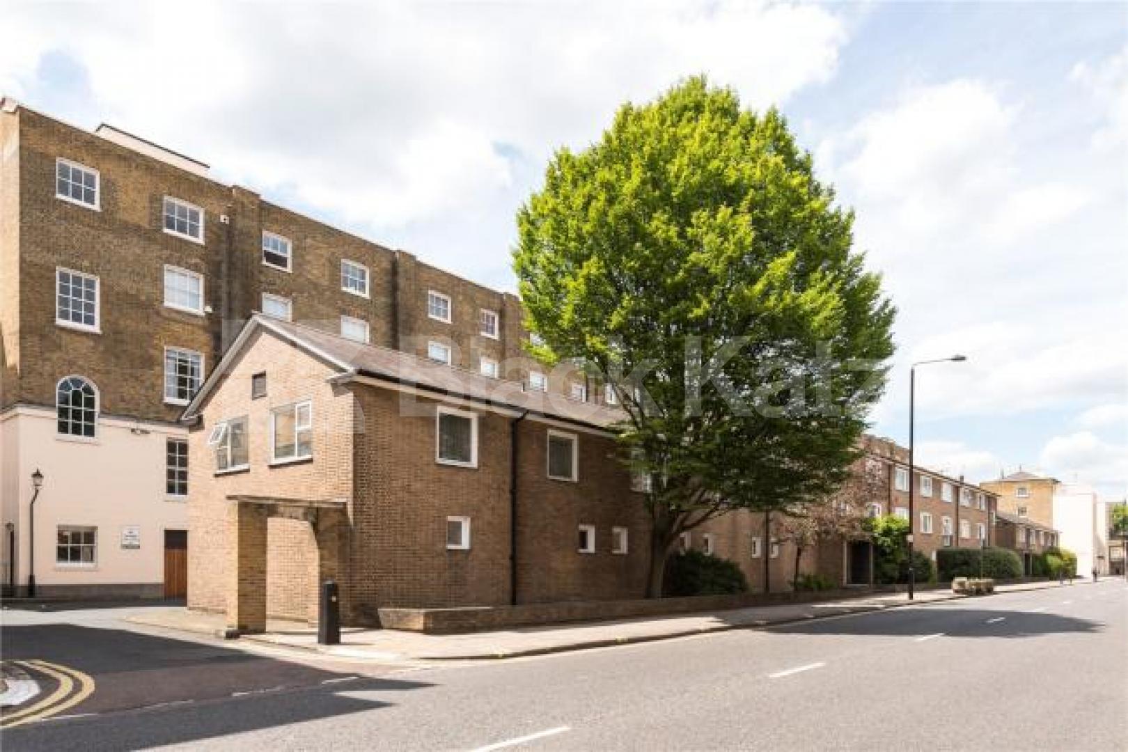 			NEW INSTRUCTION!, Studio Apartment, 1 bath, 1 reception Studio			 Cumberland Terrace Mews, REGENTS PARK 