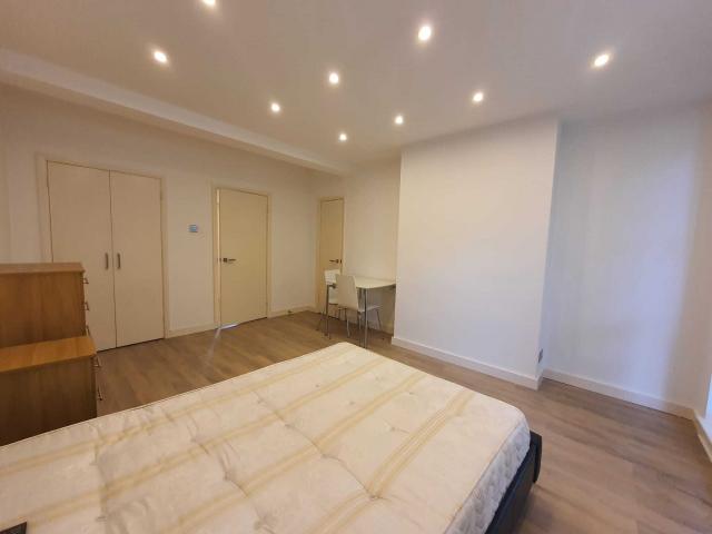 Modern Apartment Dennington Park Road, West Hampstead