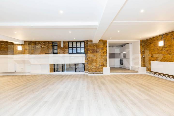 819sqft studio located within a warehouse conversion Springfield House lofts - Tyssen Street, Dalston
