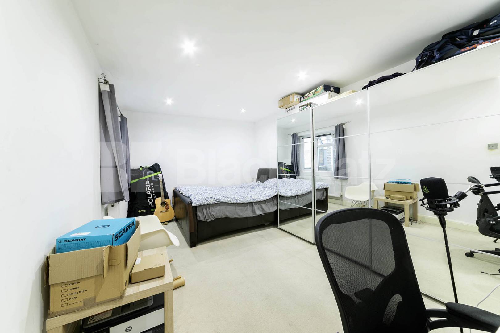 Situated on Kilburn High Road, this well-presented two-bedroom apartment offers spacious and modern living with excellent access to West Hampstead and the surrounding area.The property is offered furnished and features a large open-plan reception roo Kilburn High Road, London, NW6,  London