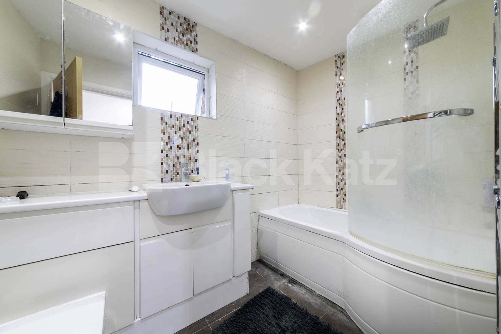 Situated on Kilburn High Road, this well-presented two-bedroom apartment offers spacious and modern living with excellent access to West Hampstead and the surrounding area.The property is offered furnished and features a large open-plan reception roo Kilburn High Road, London, NW6,  London