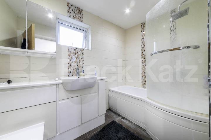 Situated on Kilburn High Road, this well-presented two-bedroom apartment offers spacious and modern living with excellent access to West Hampstead and the surrounding area.The property is offered furnished and features a large open-plan reception roo Kilburn High Road, London, NW6,  London