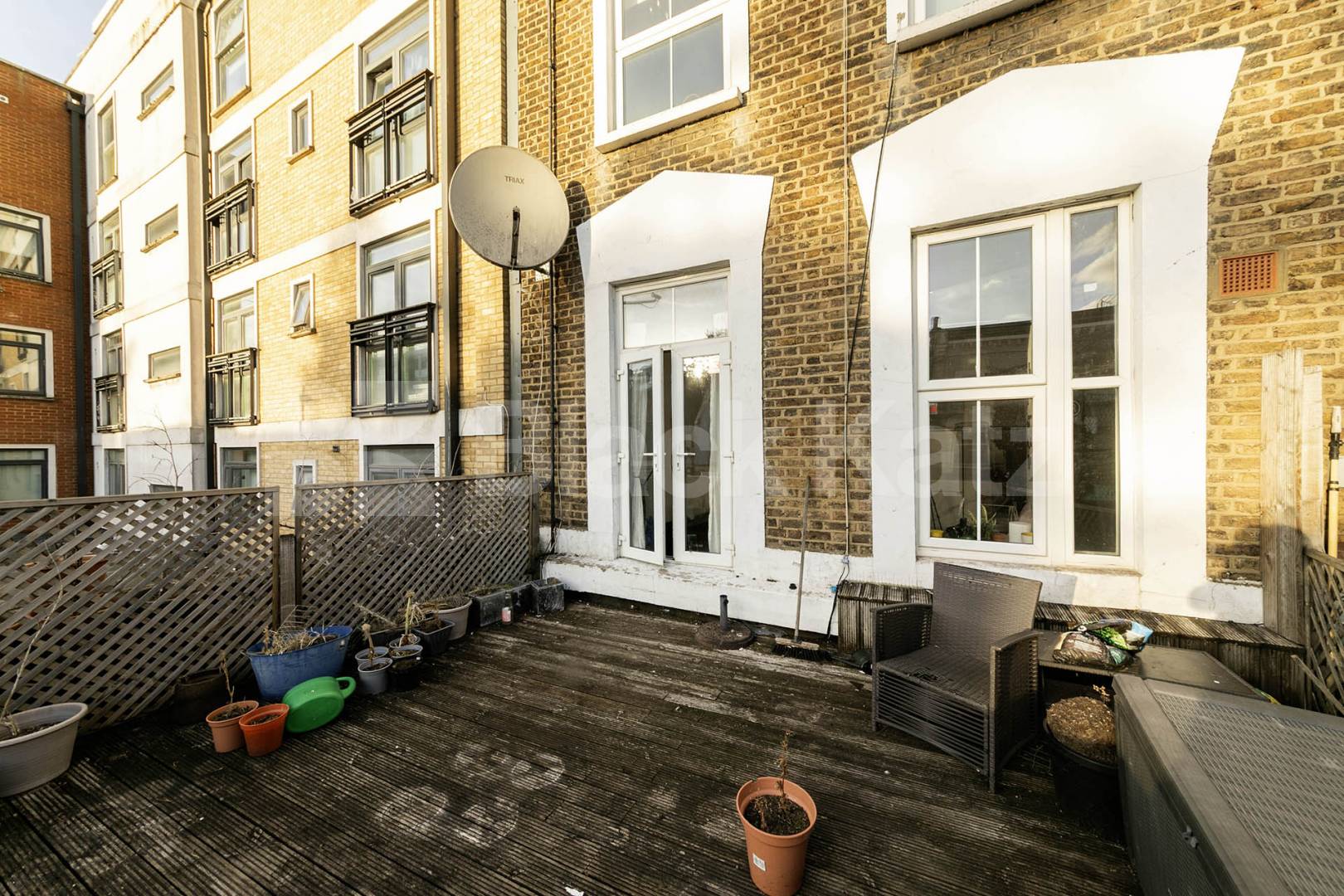 Situated on Kilburn High Road, this well-presented two-bedroom apartment offers spacious and modern living with excellent access to West Hampstead and the surrounding area.The property is offered furnished and features a large open-plan reception roo Kilburn High Road, London, NW6,  London
