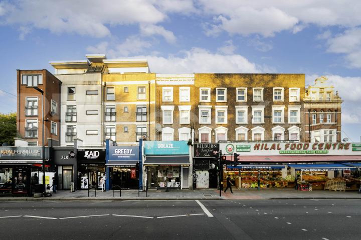 Situated on Kilburn High Road, this well-presented two-bedroom apartment offers spacious and modern living with excellent access to West Hampstead and the surrounding area.The property is offered furnished and features a large open-plan reception roo Kilburn High Road, London, NW6,  London