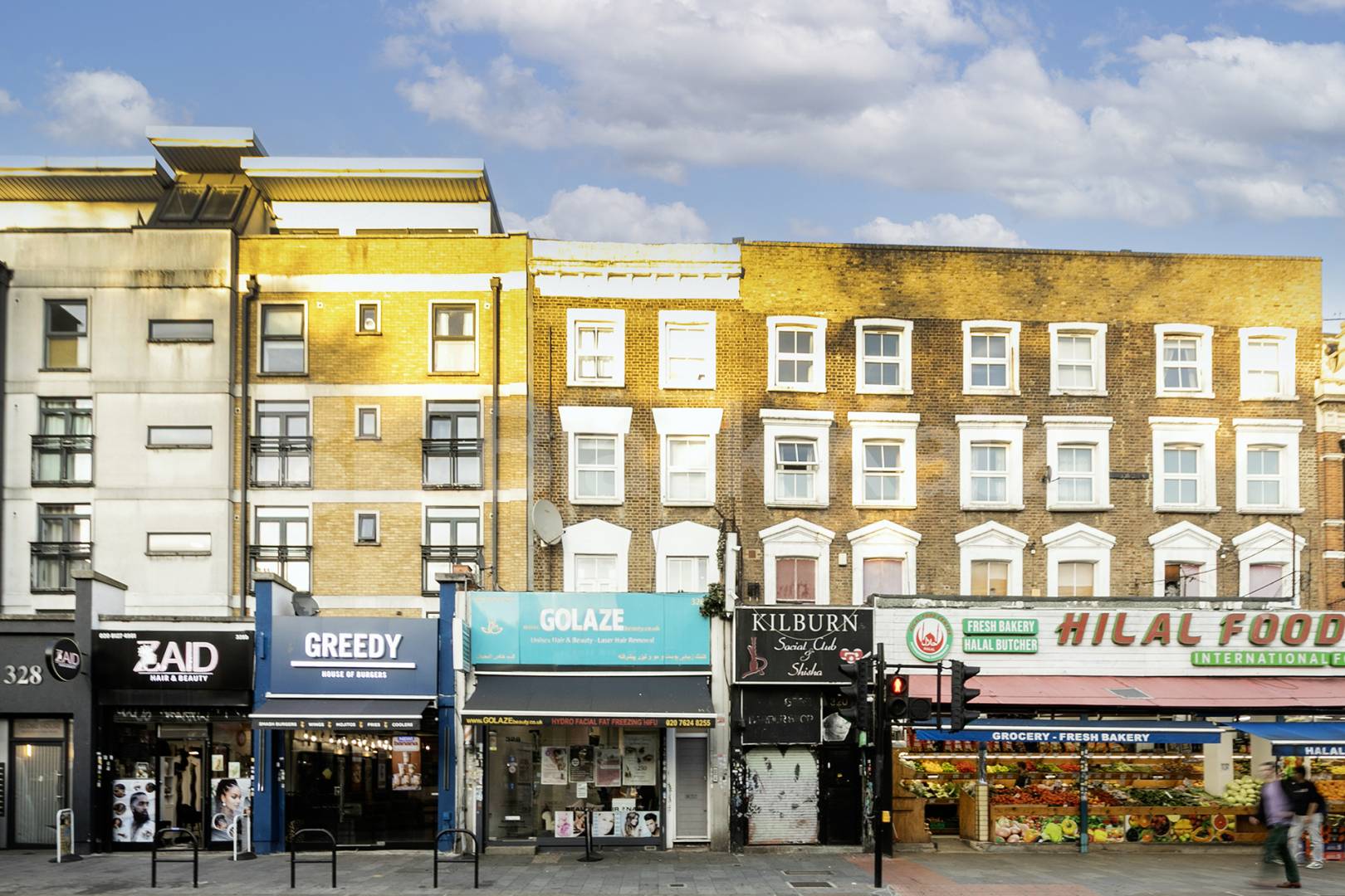 Situated on Kilburn High Road, this well-presented two-bedroom apartment offers spacious and modern living with excellent access to West Hampstead and the surrounding area.The property is offered furnished and features a large open-plan reception roo Kilburn High Road, London, NW6,  London