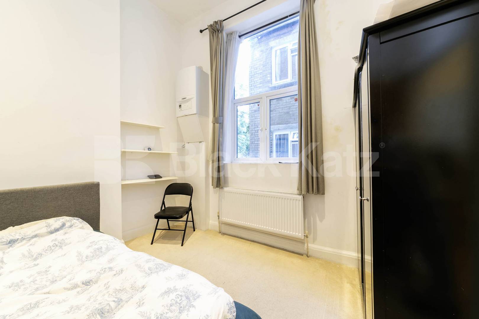 Situated on Kilburn High Road, this well-presented two-bedroom apartment offers spacious and modern living with excellent access to West Hampstead and the surrounding area.The property is offered furnished and features a large open-plan reception roo Kilburn High Road, London, NW6,  London