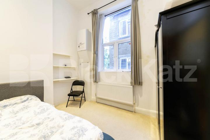 Situated on Kilburn High Road, this well-presented two-bedroom apartment offers spacious and modern living with excellent access to West Hampstead and the surrounding area.The property is offered furnished and features a large open-plan reception roo Kilburn High Road, London, NW6,  London