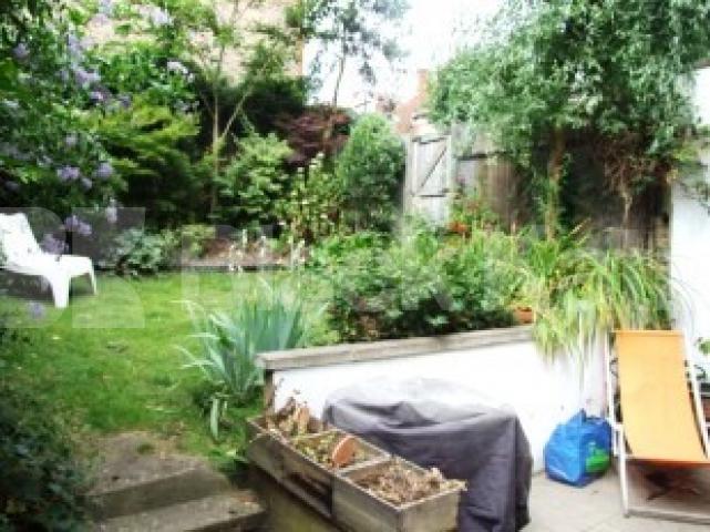 			4 Bedroom, 1 bath, 1 reception Terraced House			 Archway Road, HIGHGATE