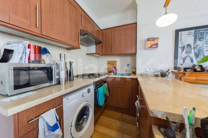 Located in the heart of Crouch End close to an array of amenities Broadway Parade, Crouch End