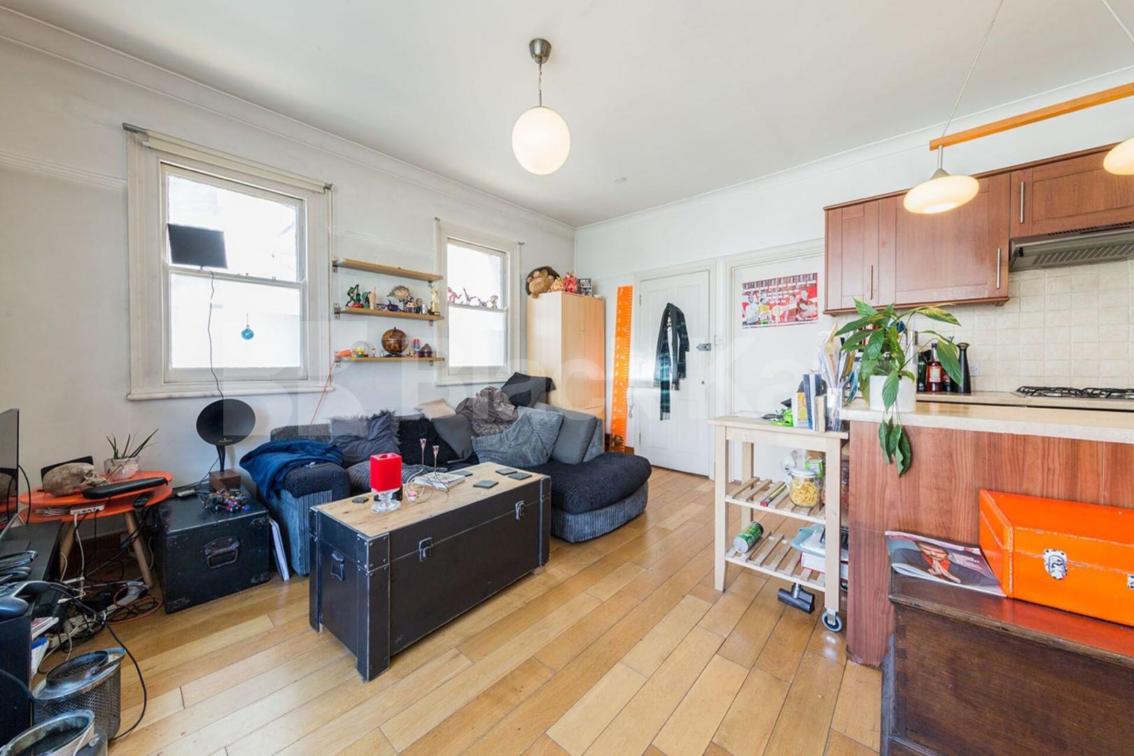 Located in the heart of Crouch End close to an array of amenities Broadway Parade, Crouch End