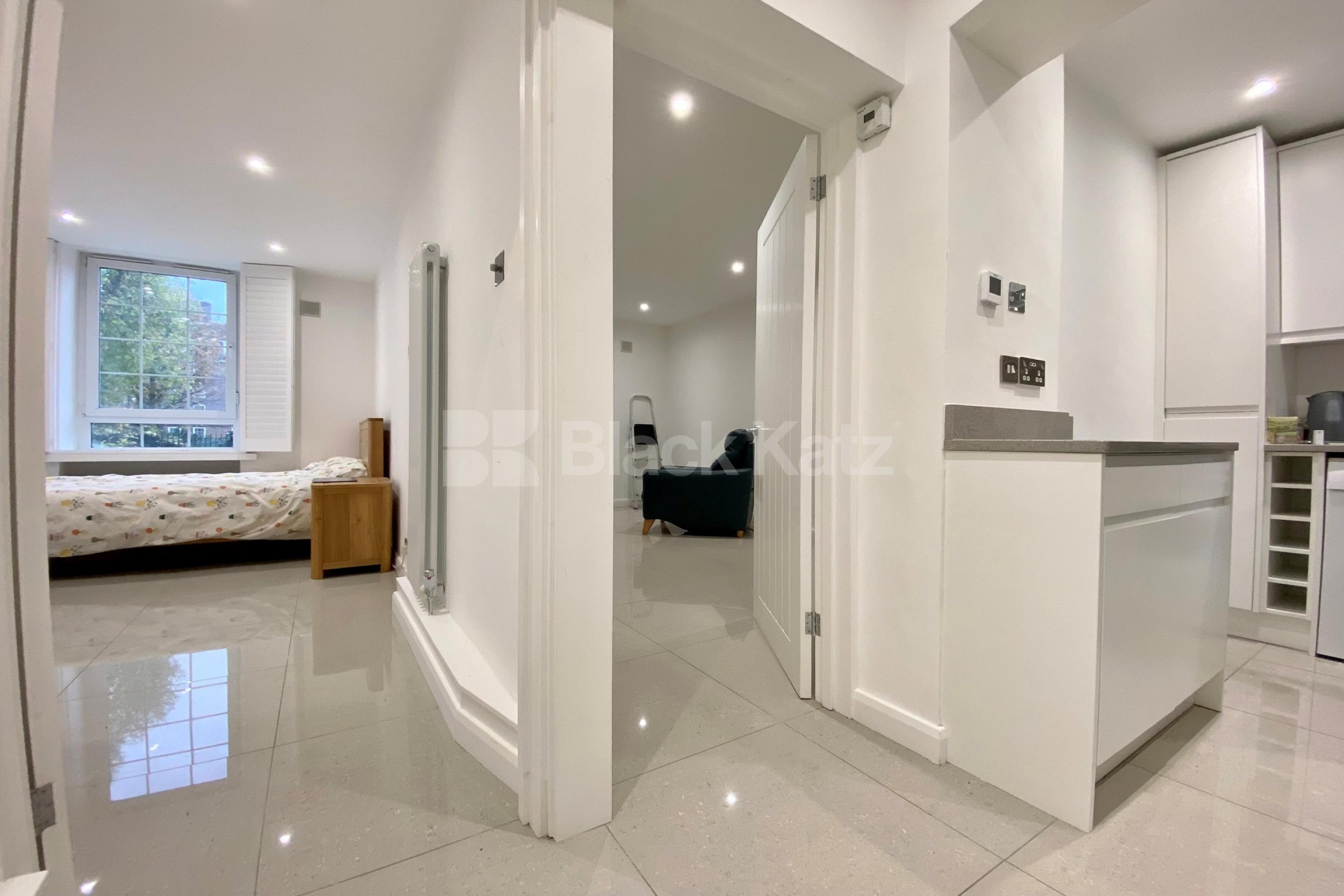 Superbly Located stylish apartment  Tabard Street, London Bridge SE1