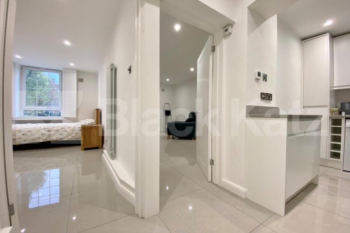 Superbly Located stylish apartment  Tabard Street, London Bridge