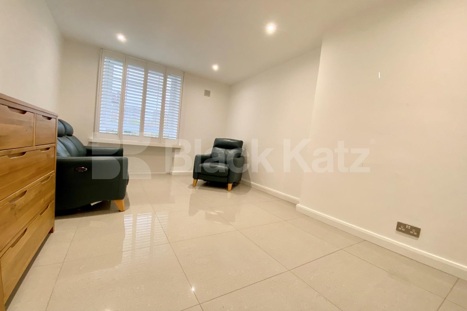 Superbly Located stylish apartment  Tabard Street, London Bridge