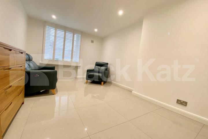 Superbly Located stylish apartment  Tabard Street, London Bridge